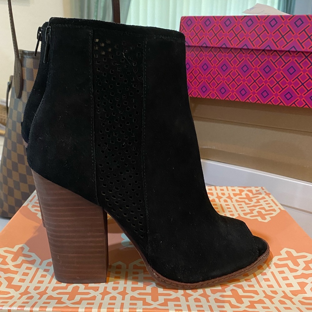 Gianni Bini Booties 🖤